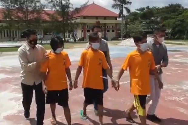 Tak Bisa Bayar Uang...