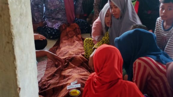 Pria di Sukabumi Gantung...