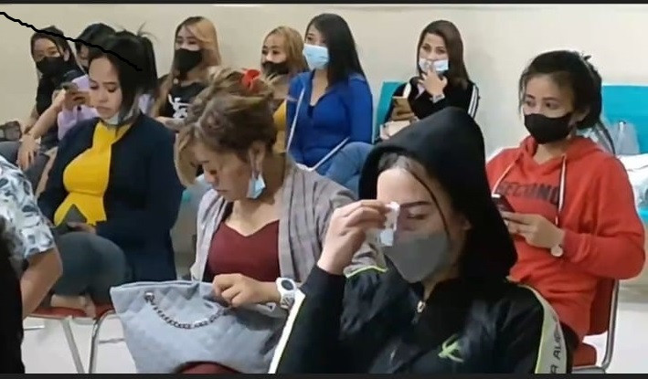 Puluhan Wanita Cantik...