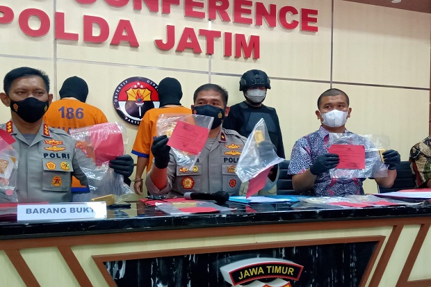 Gelapkan 9 Kg Emas Senilai...
