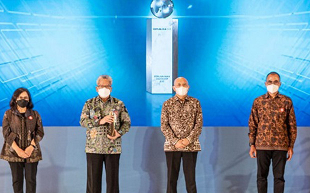 bank bjb Raih Penghargaan...