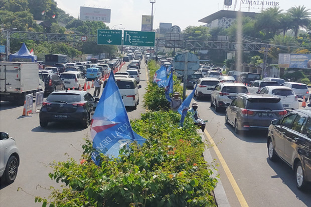 Jalur Puncak Padat,...