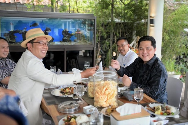 Makan Siang Bersama...