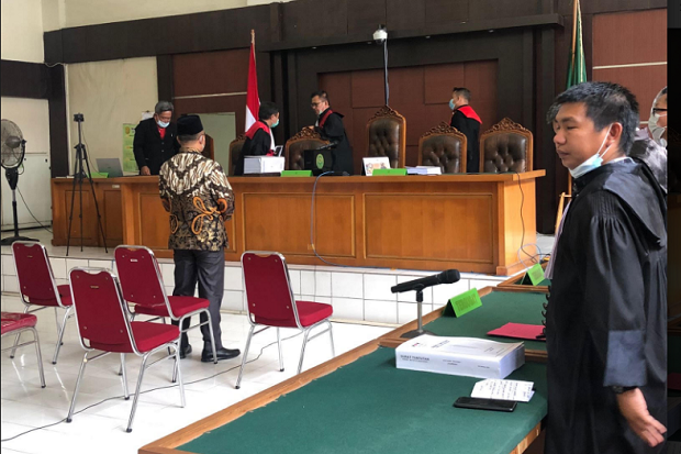 Terima Suap Rp4 Miliar,...