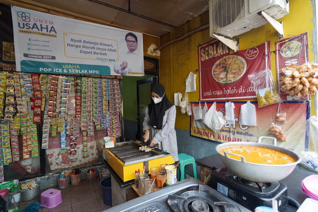 Spanduk Airlangga Hartarto...
