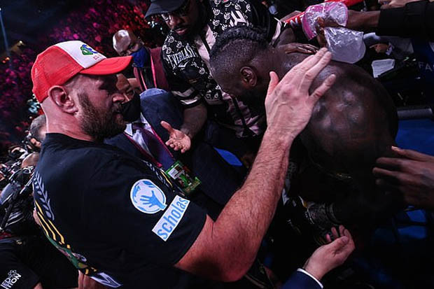 Tyson Fury Puji Deontay...
