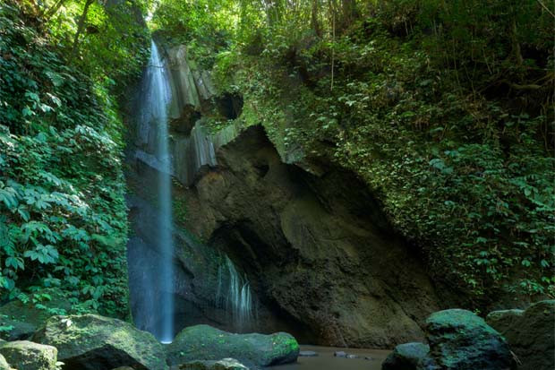Pesona Air Terjun di...
