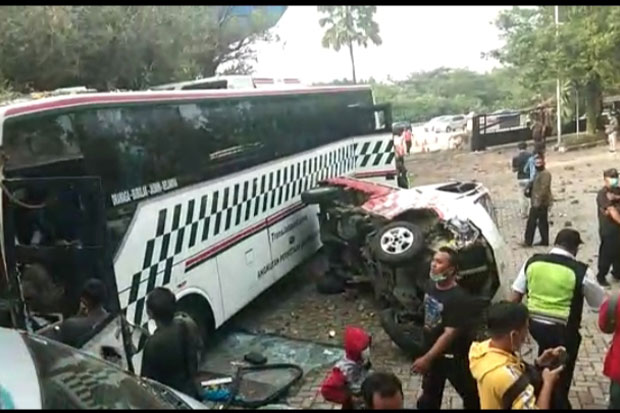 Rem Blong, Bus Berpenumpang...