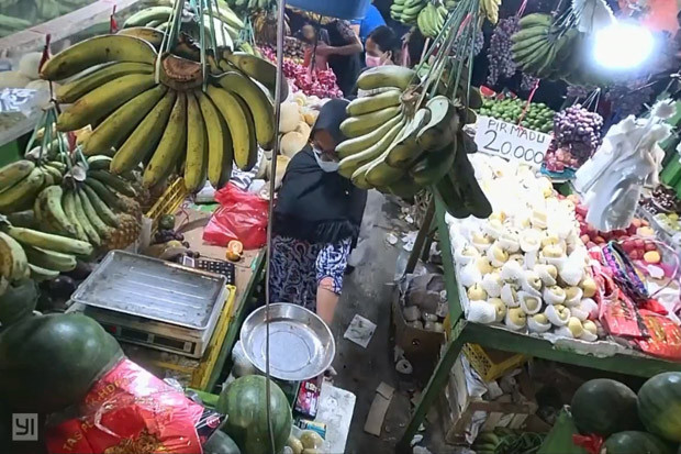 Terekam CCTV, Emak-emak...