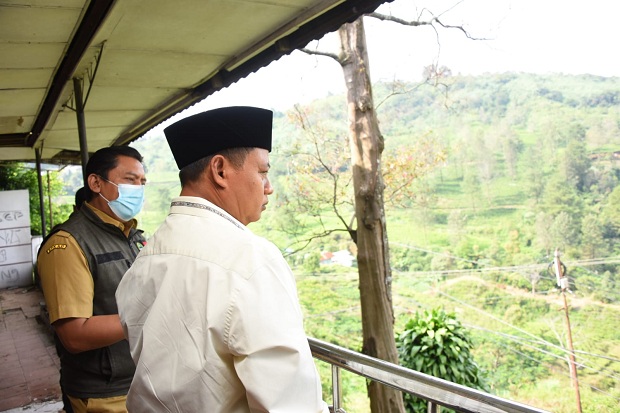 Terpuruk hingga Tutup...