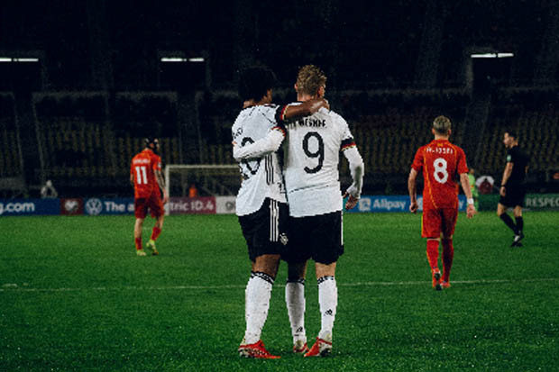 Jerman Menggila Lawan...
