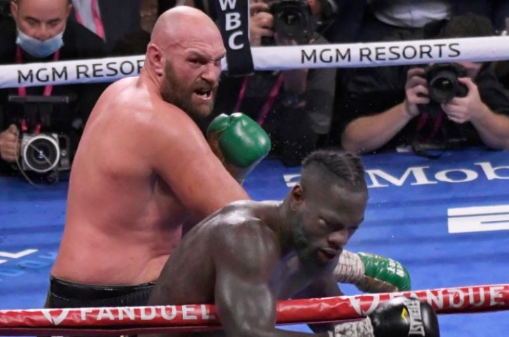 Tyson Fury Meng-KO Deontay...