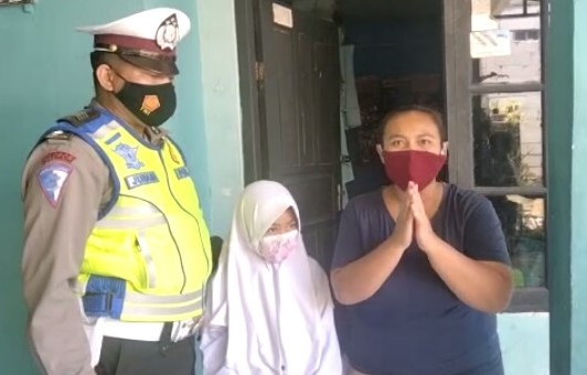 Pulang Sekolah, Siswi...