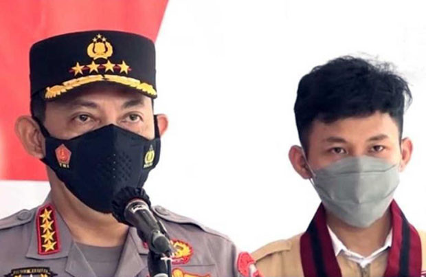 Fahri Ajak Follow Akun...
