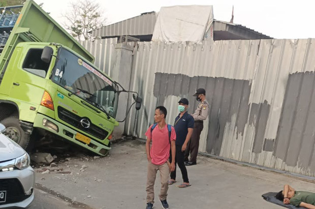 Diduga Sopir Mengantuk,...