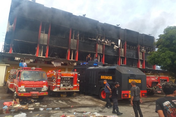 6 Ruko Terbakar Hebat...