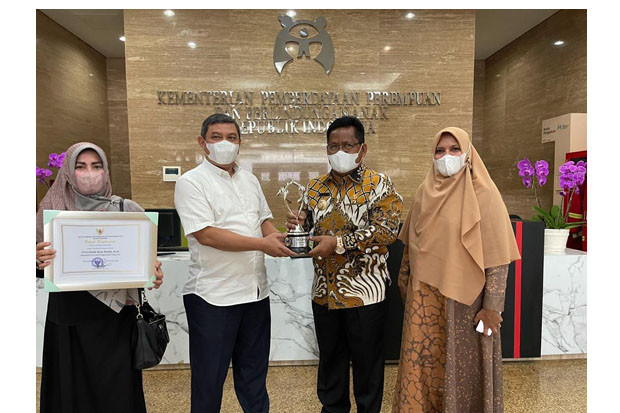 Aminullah Terima Dua...