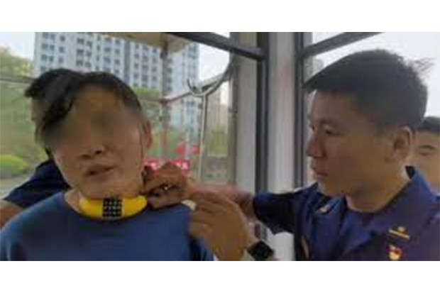 Viral! Anak Iseng Kalungkan...