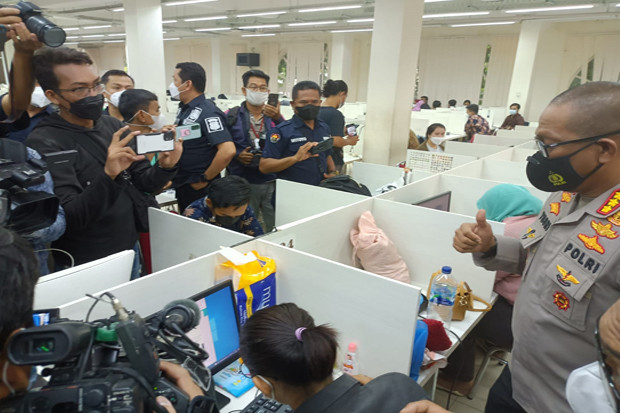 Gerebek Kantor Pinjaman...