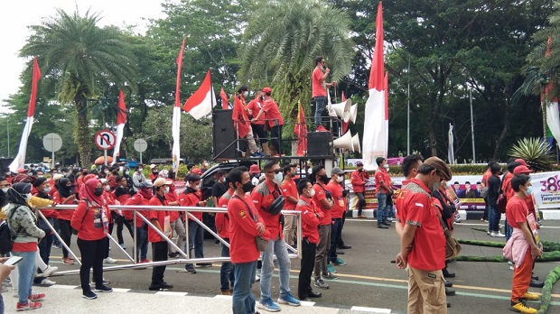 Massa Kembali Datangi...