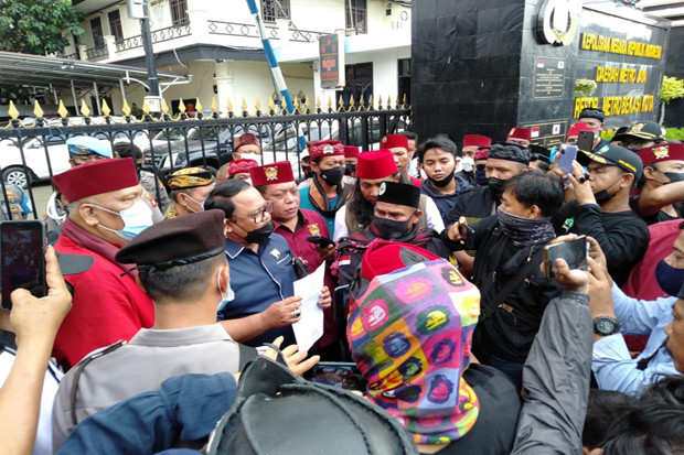 Reaksi Keras Jawara...