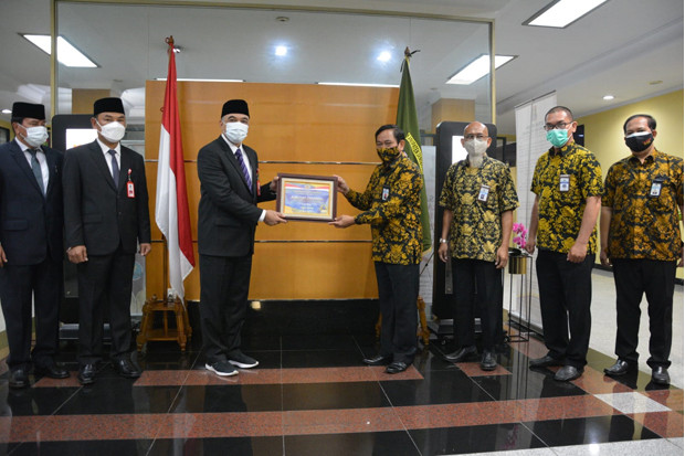 Pemkab Tangerang Terima...