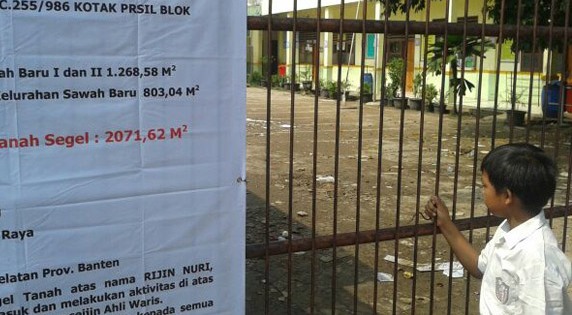 Digembok Preman, Belasan...