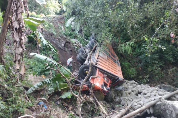 Gagal Nikung, Truk Semen...