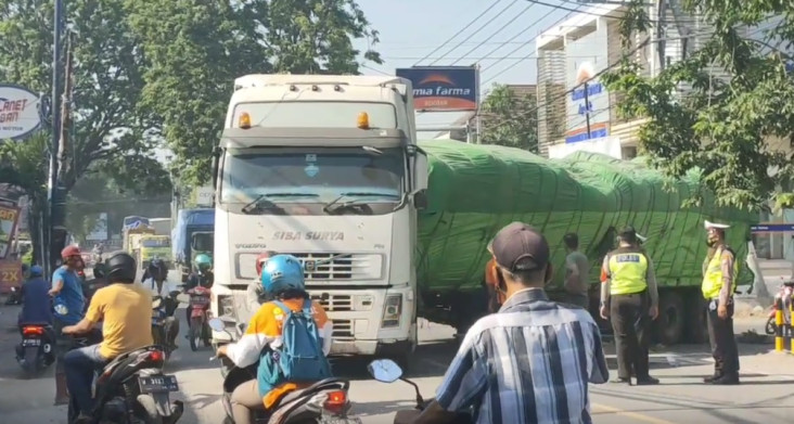 As Roda Truk Tronton...
