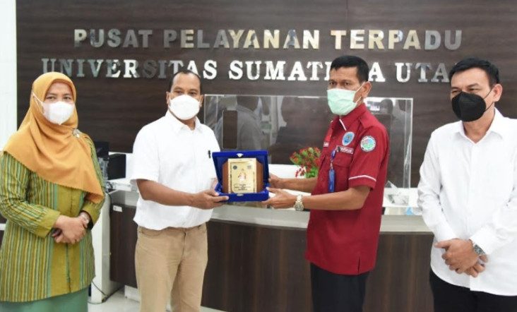 Mahasiswa USU yang Pesta...