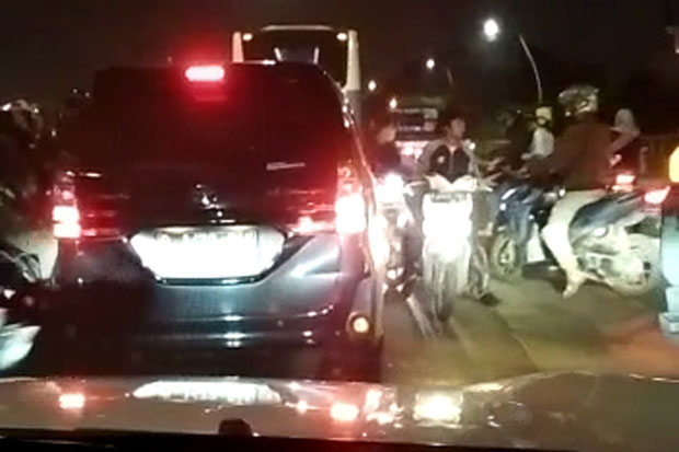 Viral, di Tengah Kemacetan...