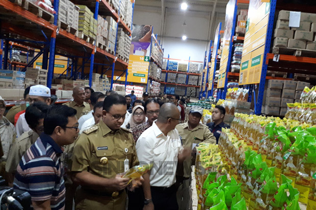 Anies Ajak Lansia dan...