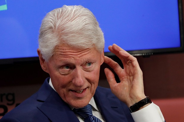 Mantan Presiden AS Bill...