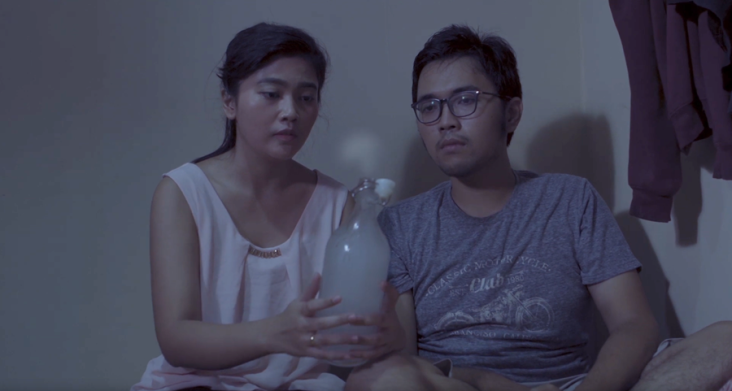 Film Di Dalam Botol,...