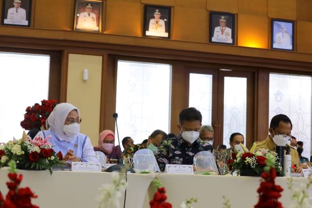 Menaker Ida Fauziyah...