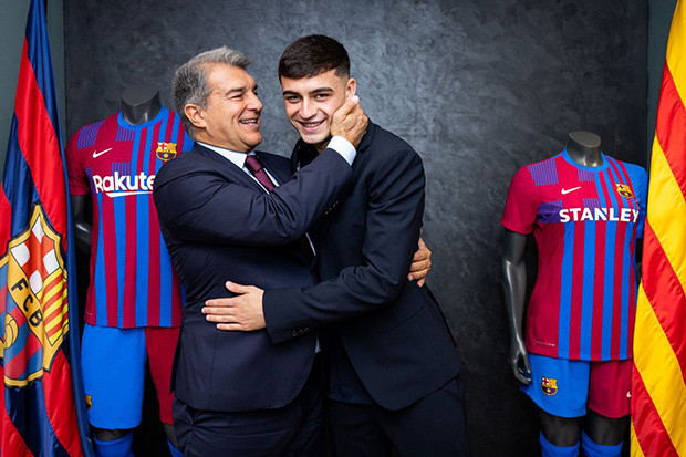 Barcelona Pagari Kontrak...