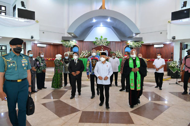Kunjungi GKI Papua,...