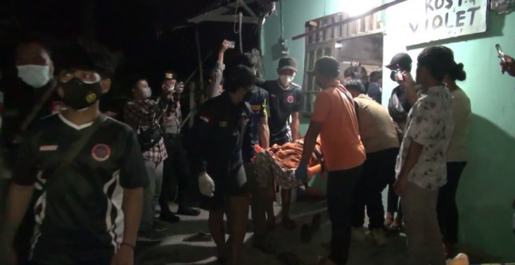 Penghuni Kontrakan Geger,...