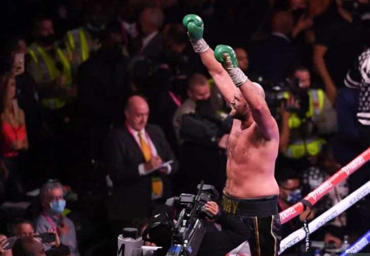 Tyson Fury Bisa Pensiun...