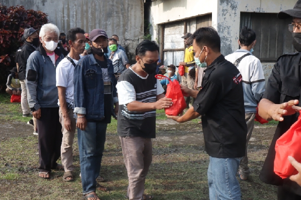 Bantu Warga Terdampak...