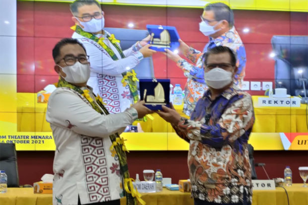 Bawakan Kuliah Umum...