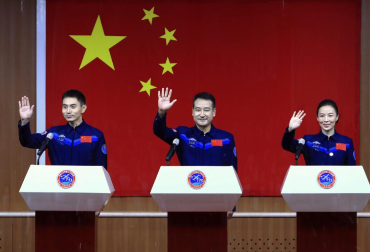 3 Astronot China Akan...