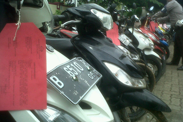 Motor Curian Ditinggal...