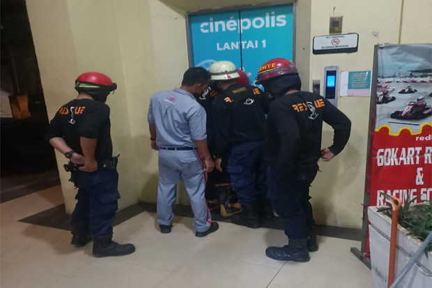 Lift Mal di Bekasi Mati...