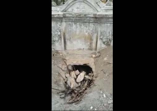2 Kuburan China Dibongkar...