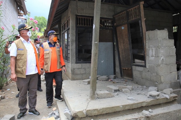 Tinjau Lokasi Gempa...