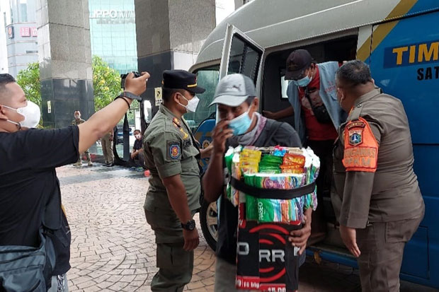 Ratusan PMKS dan Kaum...