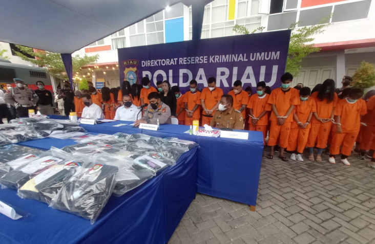 51 Wanita Pejudi Online...