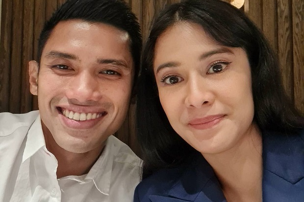 4 Artis Menikah dengan...