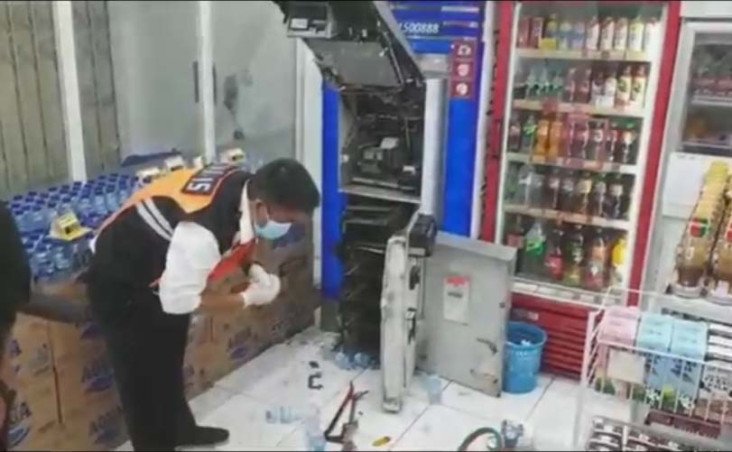 Rp136 Juta di ATM dalam...